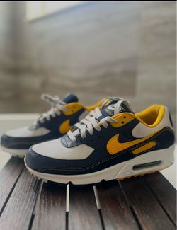 Nike Air Max 90 Sneakers