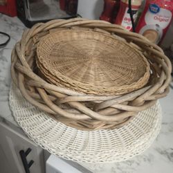 Wicker Rattan Paper Plates W/ basket & white place mats