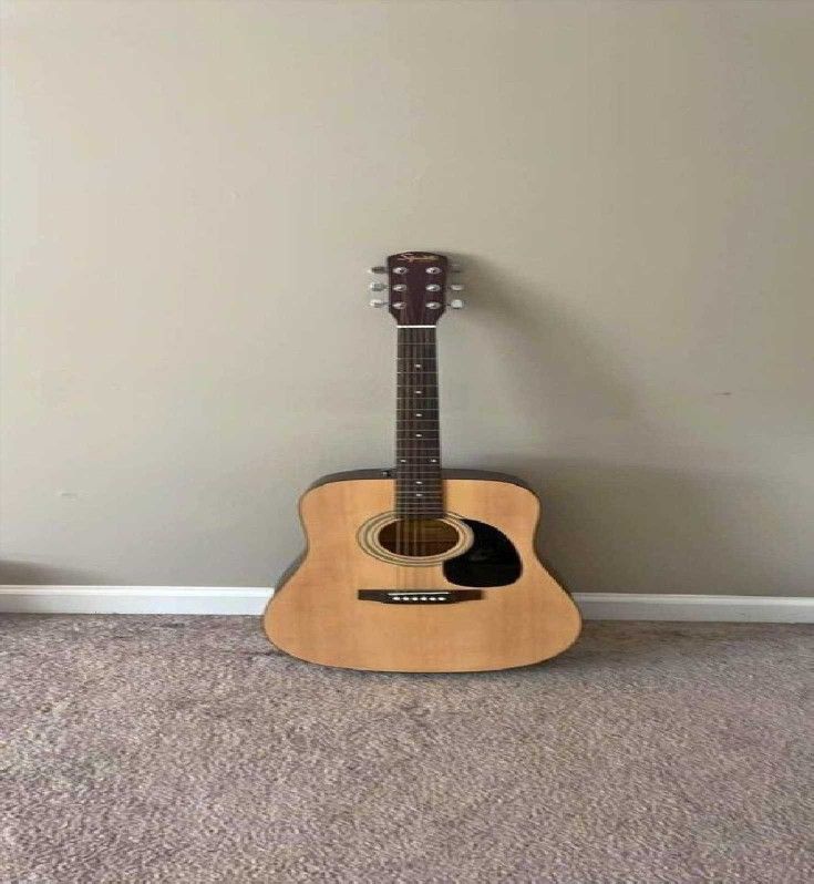 different issue Vintage Wooden Guitar – Timeless Craft with Full Tone
