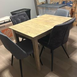 Dining Table w/leaf & 4 Chairs