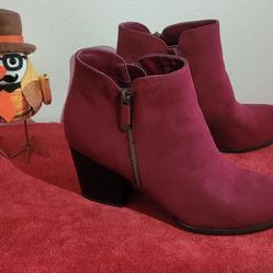 Women Booties curve Size 9