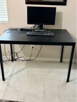 Black desk only. Item on the desk are for display only