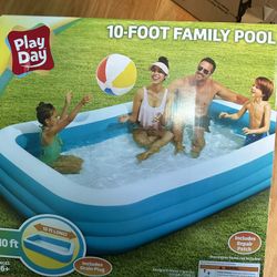 10f Family Pool