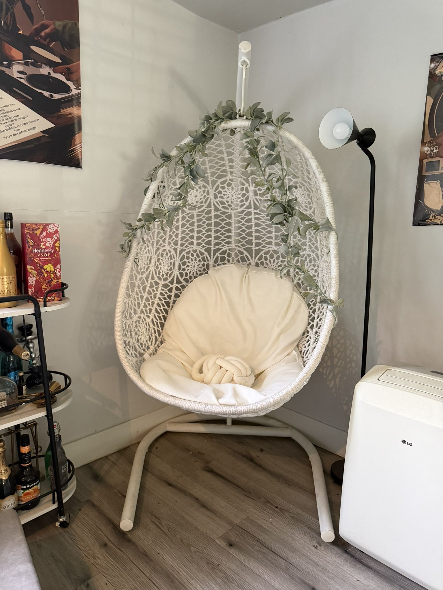 egg chair
