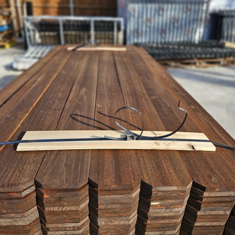 Beautiful 1"x6"x8' Pre-stained Japanese Cedar Fence Pickets✨️