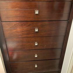 Chest of drawers