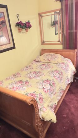 Vintage Sleigh Twin Sleigh Bed