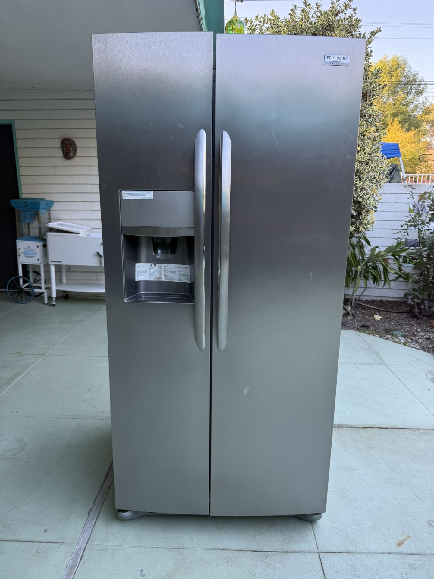 Refrigerator (Frigidaire)