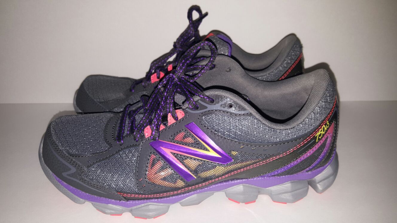 NEW BALANCE 750V3 MEMORY TOP PURPLE RUNNING SHOES WOMENS 9.5 for Sale in Niagara Falls, NY - OfferUp