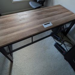 BON AUGURE 60” Computer Desk – Vintage Oak, Sturdy Metal Frame – Excellent Condition
