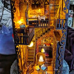 Hand-Assembled Cat Cottage Book Nook – Intricately Detailed Miniature (20 Hours of Work)
Price: $50