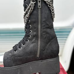 Black Boots W/chains Size 7