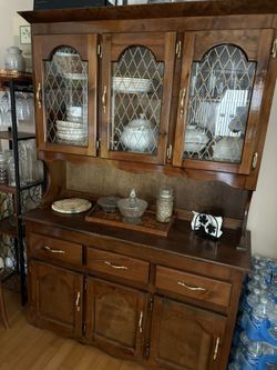 Dining Table And China Cabinet Mahogany $150.00