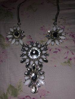 White and silver flower necklace
