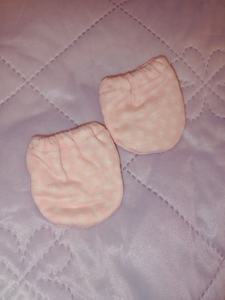 🩷 Baby Mittens - Still Available 