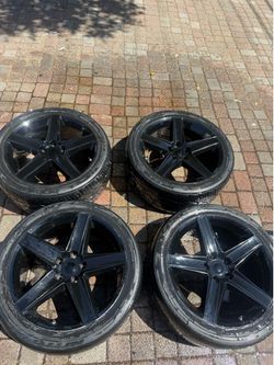 2007 grand Cherokee SRT (rep) Rims and NITTO tires