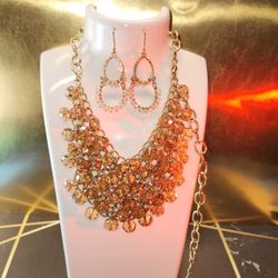 #1976, GORGEOUS GLASS VINTAGE SET NECKLACE & EARRINGS, 
