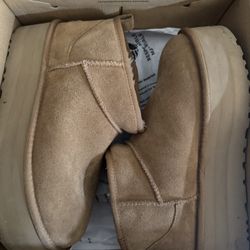 Ugg Platforms Size 9 Women Mint Conditions 