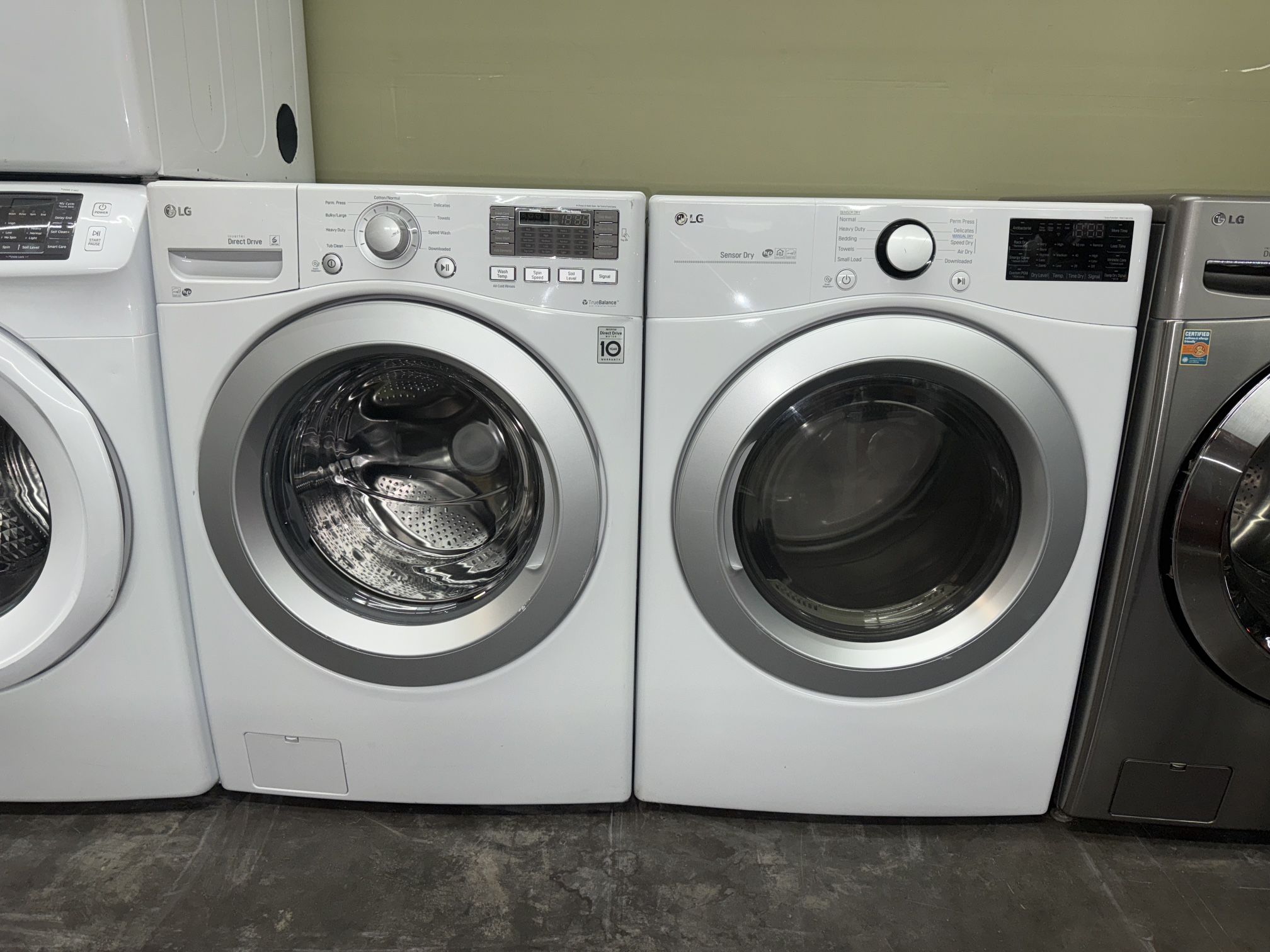 LG XL CAPACITY ELECTRIC WASHER & DRYER