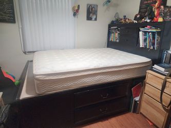 Queen size bedframe with storage drawers