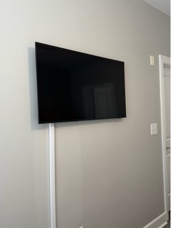 43” Series 8 Samsung TV