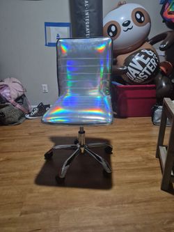 Shiny Chair swivel on wheels