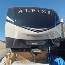 2021 Alpine Rv 38'