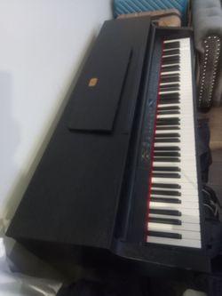 PIANO BEHRINGER CONCERT Model CDP2000
