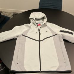 🔥 Nike Tech Fleece Full Zip Hoodies (Size L) – Brand New, Cheap!