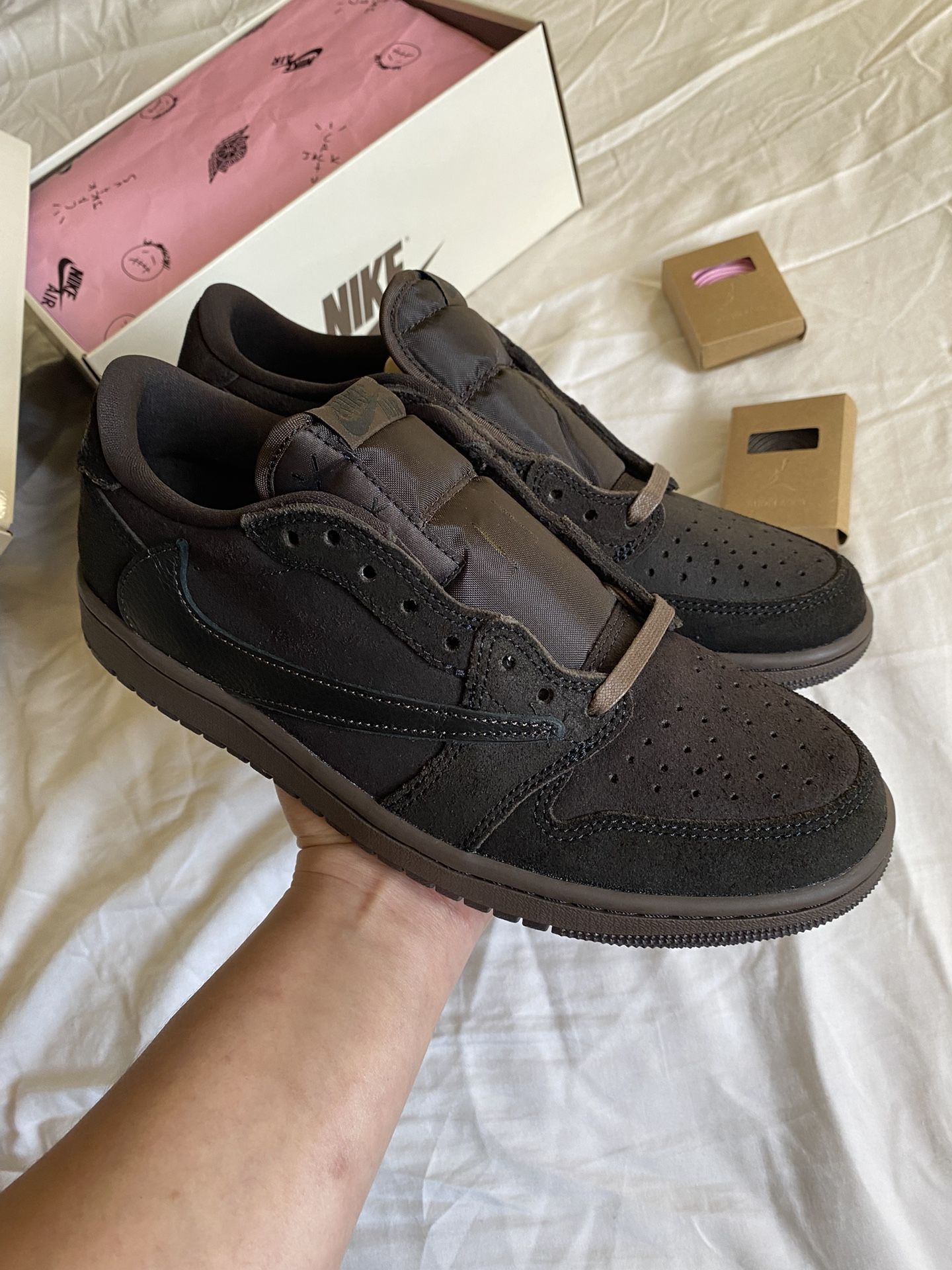 TRAVIS SCOTT x AIR JORDAN 1 RETRO LOW OG ‘VELVET BROWN’