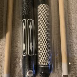 4 Pool Sticks Balls And  Chalk