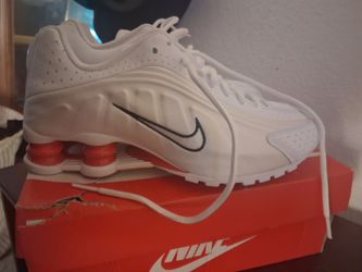 NIKE SHOX R4