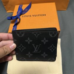 Louis Vuitton Men’s Wallet(280 Today Only ‼️)
