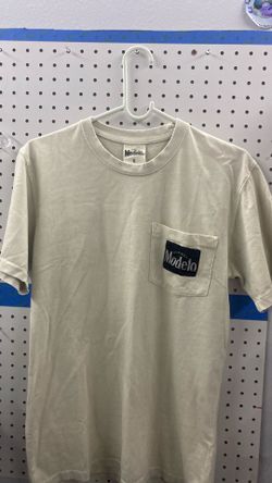 T shirt modelo