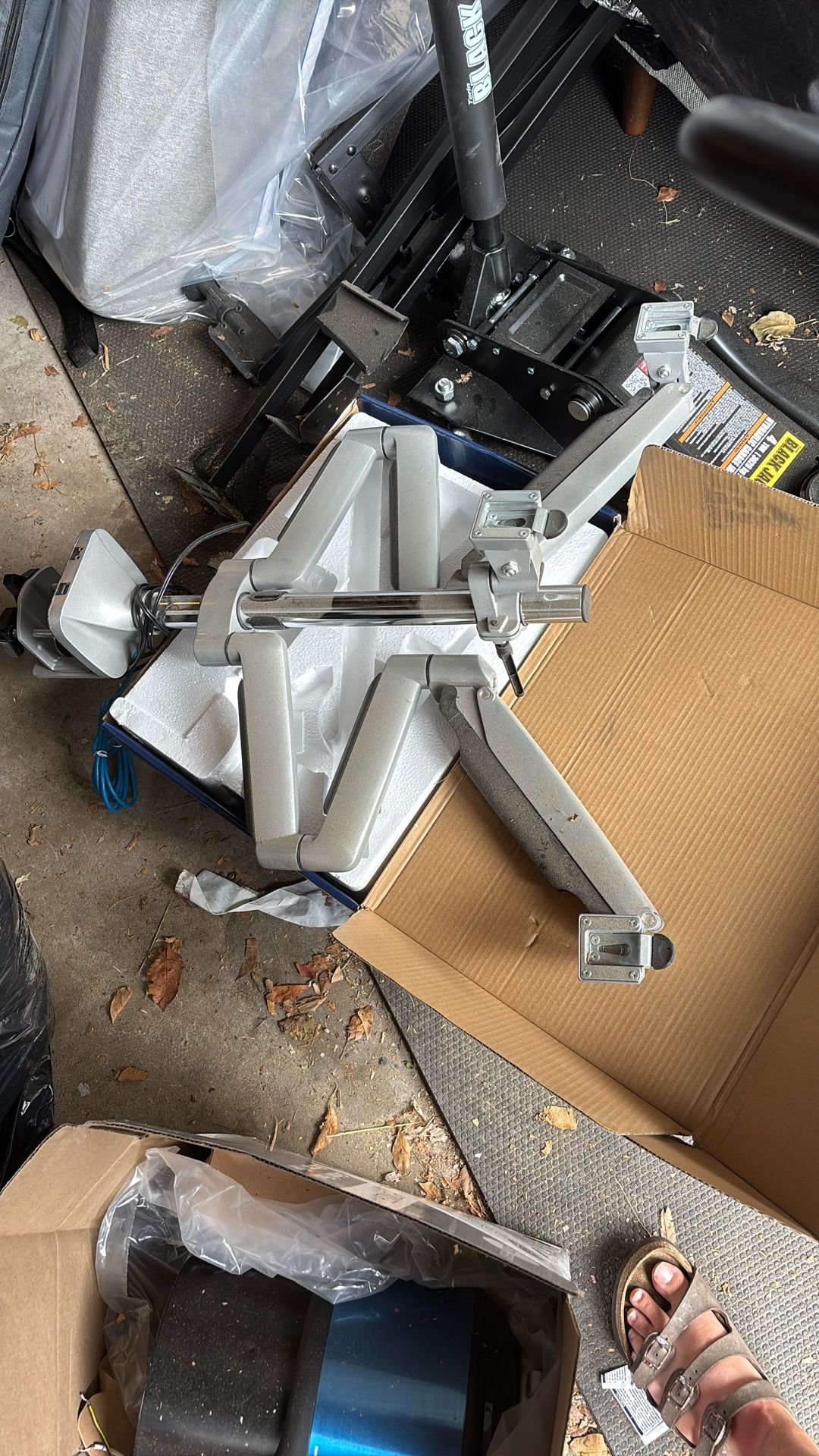 Triple monitor Mount