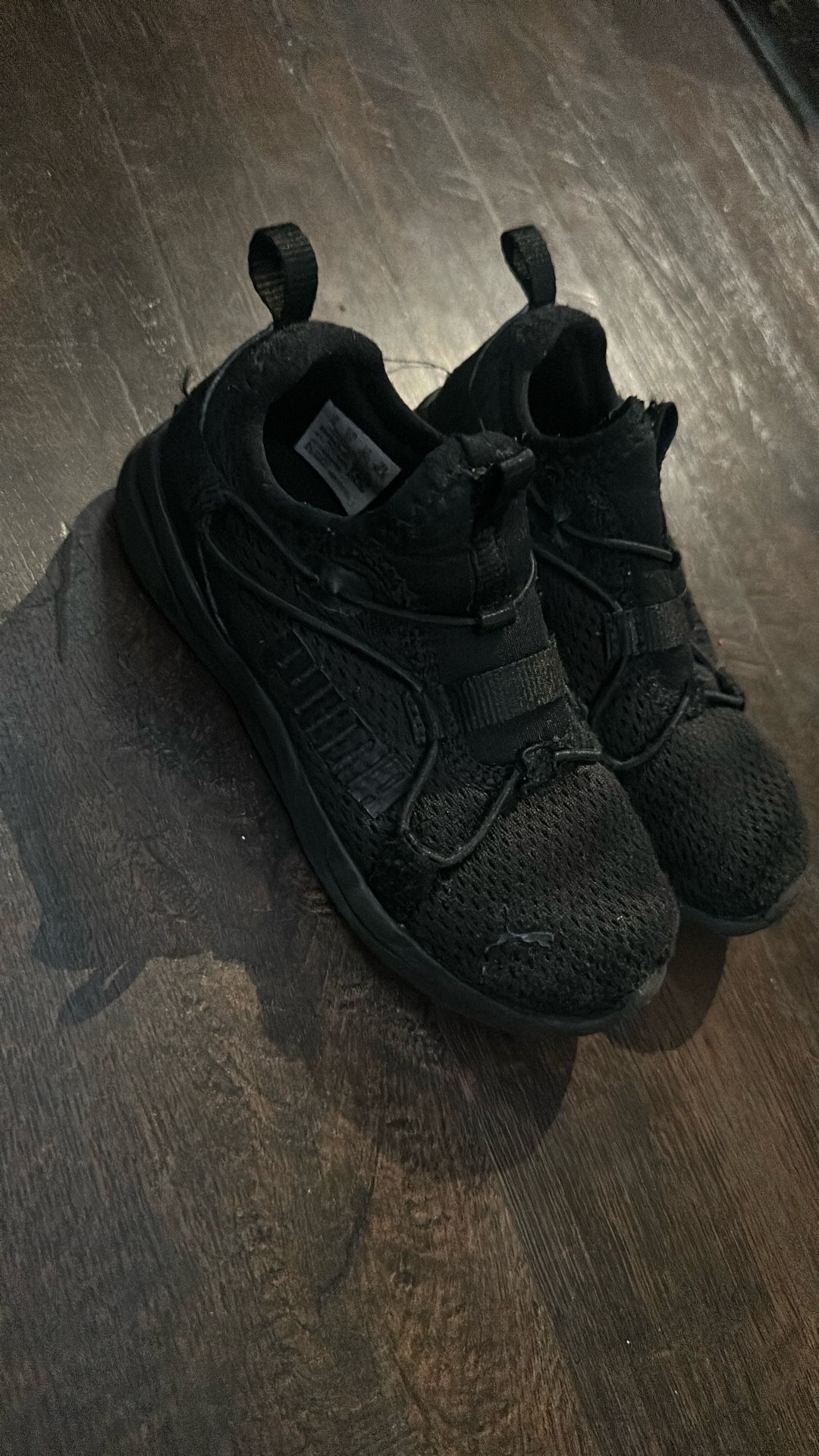 Puma tennis shoes