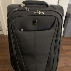 Travelpro Carry On Luggage Maxlite 5 22 Inch Rollaboard
