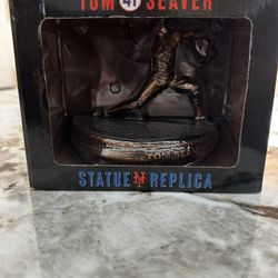 Tom Seaver 41 Statue Replica