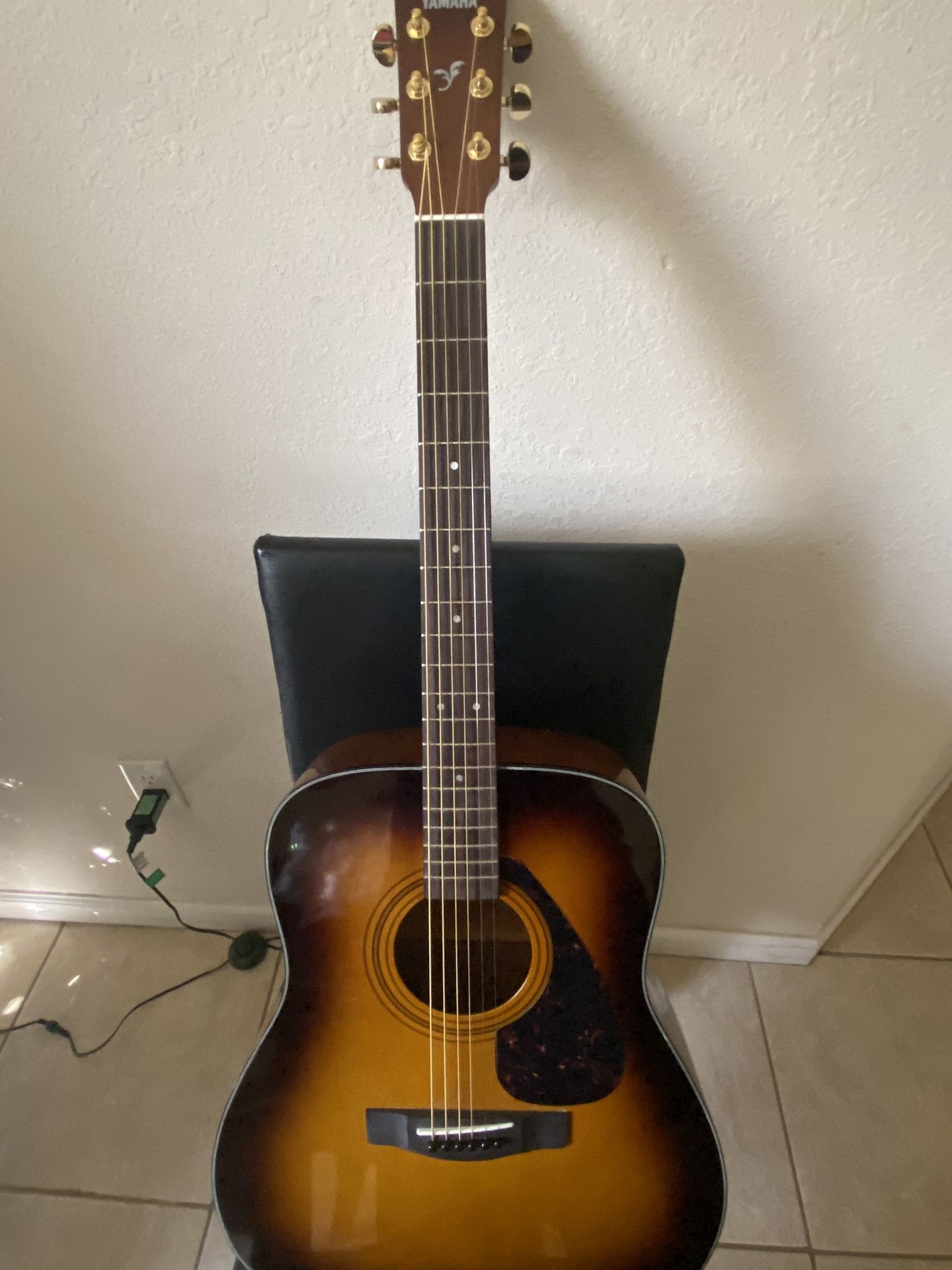 yamaha f350 Acoustic guitar, newly purchased, not used