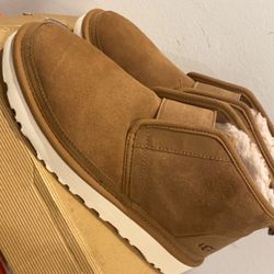 Uggs Size 7 In Men’s If U Wear An 8 Or 7.5 You Can Fit Pls Dont Ask To Many Questions 