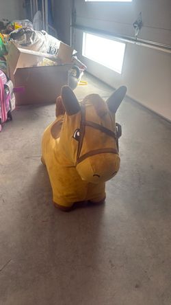 Ride on toy horse