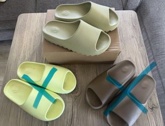 Yeezy Slides Size 7 