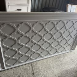 Like new Wynne Storage Bed king size