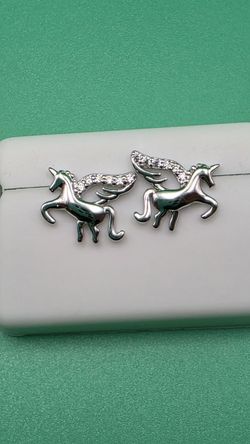 S925 Silver Moissanite Unicorn Stud Earrings – 0.50CTW