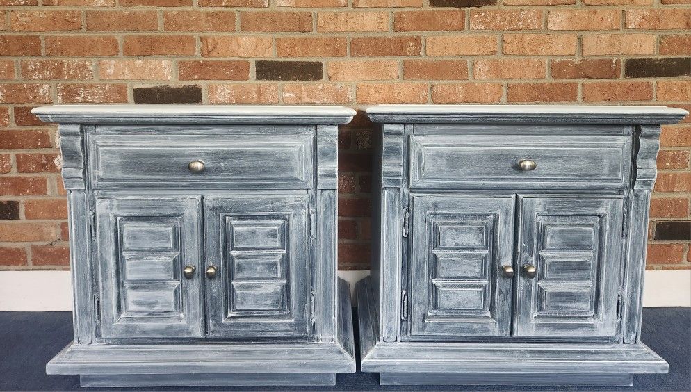 SOLID WOOD NIGHTSTANDS