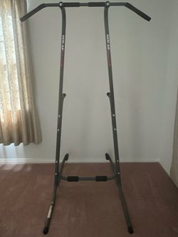 Pull Up Bar Station