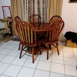 Wooden Circle Dining Table WITH 5 Matching Chairs 