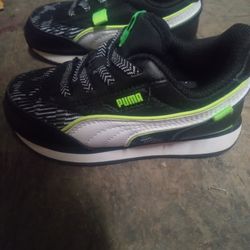 Very Nice Pair Of Puma Future Rider Play's Size 8C 