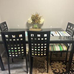 Table With 4 Chairs -$25