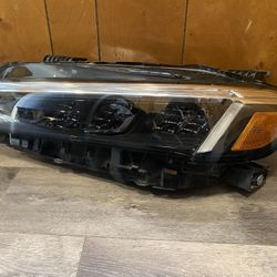 2023 Honda Civic Sport Left head light